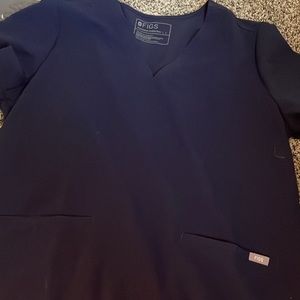 Figs 3-pocket scrub top